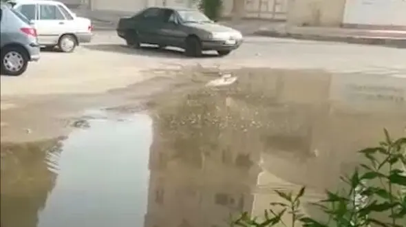 نشت عجیب فاضلاب در خیابان‌های کوی ملت  اهواز+ فیلم