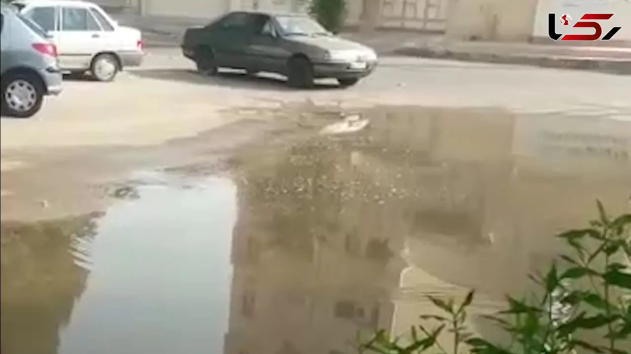 نشت عجیب فاضلاب در خیابان‌های کوی ملت  اهواز+ فیلم