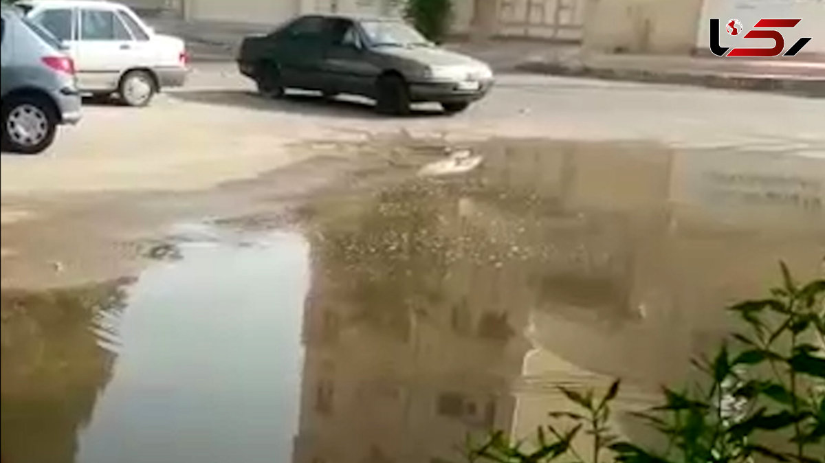 نشت عجیب فاضلاب در خیابان‌های کوی ملت  اهواز+ فیلم