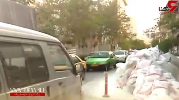 تخلیه مصالح ساختمانی بر سر راه خودروها! + فیلم