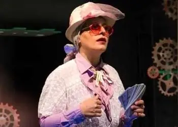 نگاهی به استایل جمعی از بازیگران در پشت صحنه تئاتر سوسن پرور / از آناهیتا همتی تا سحر ولدبیگی و فلورا سام