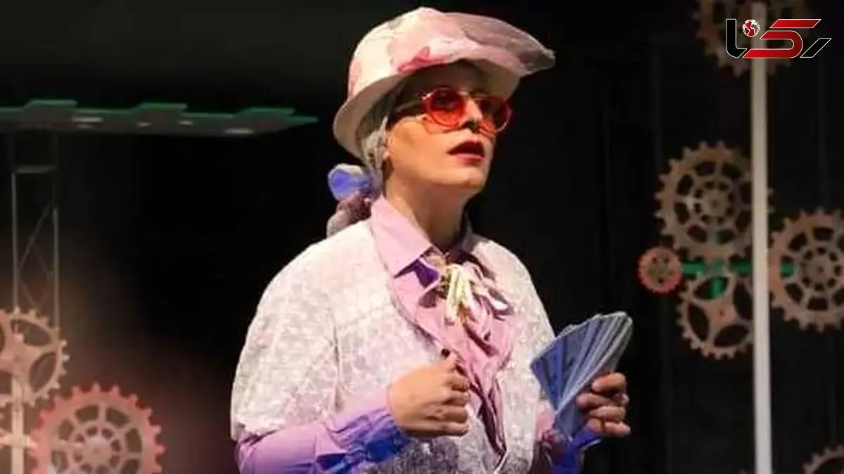 نگاهی به استایل جمعی از بازیگران در پشت صحنه تئاتر سوسن پرور / از آناهیتا همتی تا سحر ولدبیگی و فلورا سام