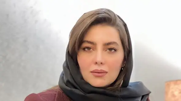 روژان سریال «نون خ» با استایلی گرم و کلاهی بامزه دیده شد