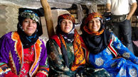 زیبایی و اصالت لباس محلی زنان لرستان/ تنوع چشم‌نواز رنگ لباس‌های سنتی این دیار بی‌نظیر است