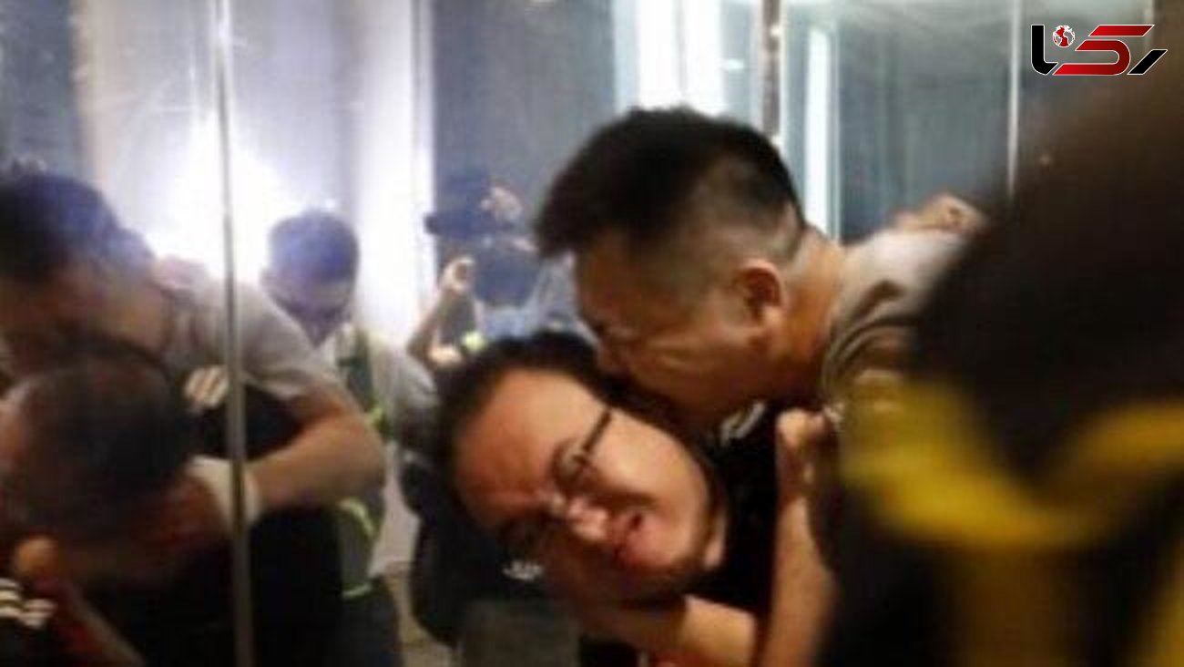 عکس لحظه کندن گوش یک مرد ! / هنگ کنگ