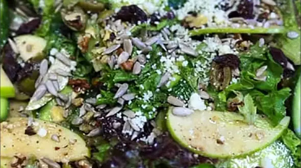 سالاد سبز بهترین گزینه برای شام عزیزانی که رژیم هستند + فیلم