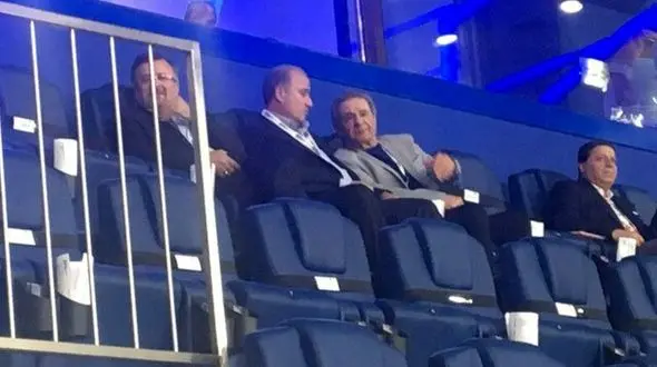 عارف تماشاگر بازی ایران و عراق در کنار مهدی تاج+تصاویر