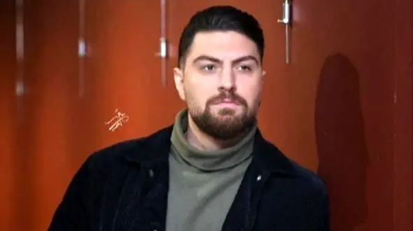 فیلم/  امیرحسین فتحی بازیگر سریال شغال: پز نیست میخوام اسپانیا ویلا بخرم /  پولدارم ... /  خونه و ماشین دارم  ...