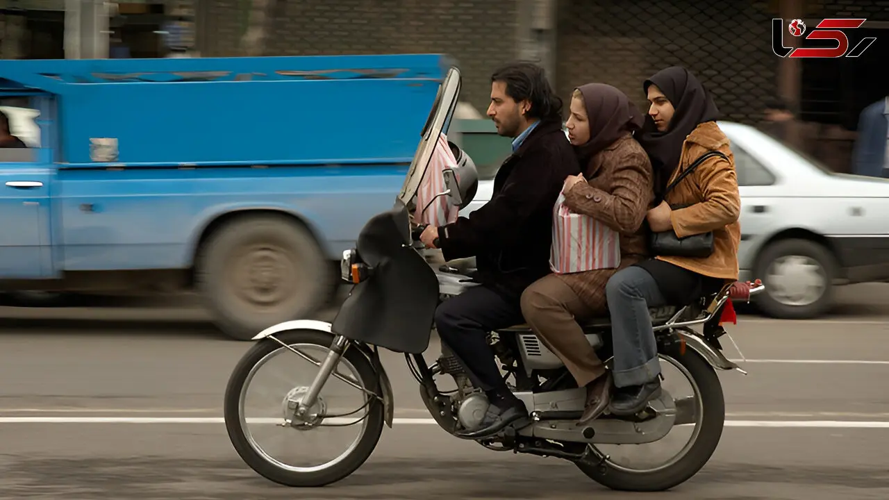 عکس/ خلاقیت خنده دار مسافر کش موتوری برای راحتی مسافرش که مرز های انسانیت را جا به جا کرد