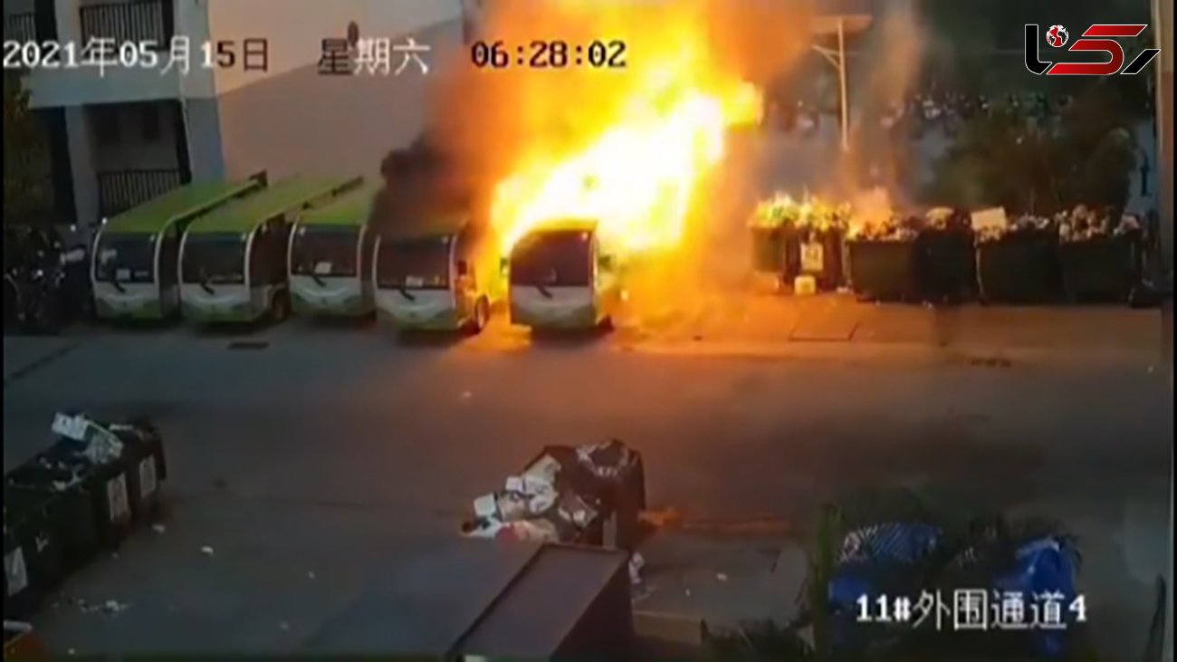 فیلم لحظه انفجار و آتش گرفتن ناگهانی اتوبوس برقی / در چین رخ داد