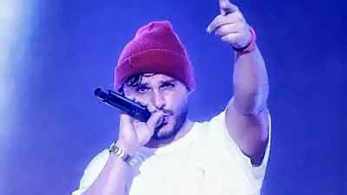 موزیک ویدیوی جدید آرمین زارعی 2afm به نام دیگه خستم از خاطرات موندگارت/ دیگه خستم از خاطراتِ موندگارت، بدم میاد از اون نگاهت برو نمیخوام