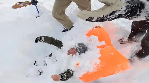 فیلم زنده ماندن یک دختر بعد از زنده به گور شدن / انگلیس