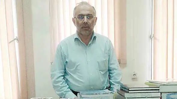 مجازات خلاقانه/این متهم به جای زندان باید کلی کتاب بخرد