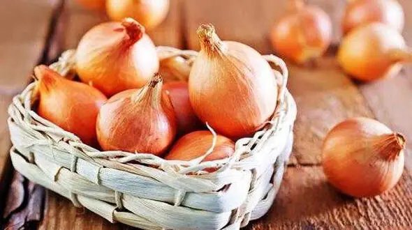 پرپشتی مو با نسخه پیازی+دستور تهیه ماسک تقویتی
