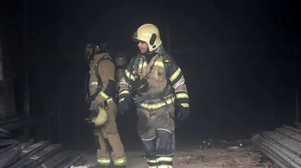 مصدوم شدن ۶ نفر در آتش سوزی کشتارگاه مرغ در تبریز
