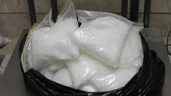 بازداشت فروشنده مواد مخدر شیشه در آبادان