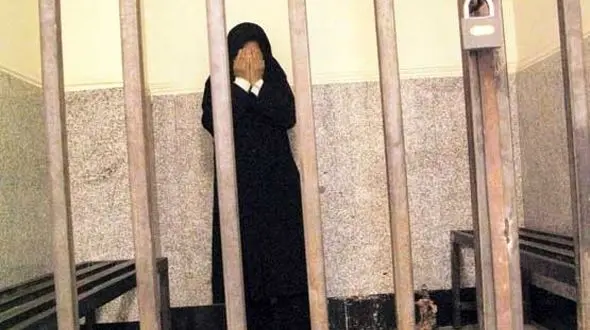 مادر شوهر  با تبر به جان عروس افتاد