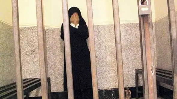 مادر شوهر  با تبر به جان عروس افتاد