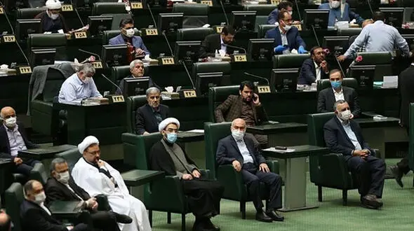 نمایندگان مجلس 11 میلیون حقوق می گیرند و 17 میلیون قسط میدهند !