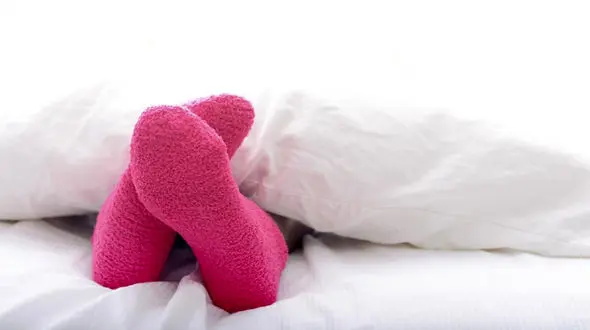 با جوراب بخوابید+ آثار مفید