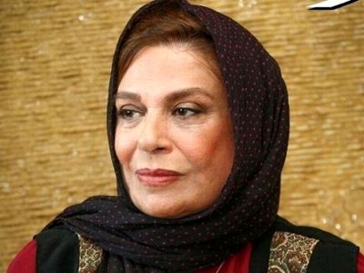لباس عزای گوهر خیراندیش با توری فرانسوی شیک در کنار پژمان جمشیدی و علی اوجی / خانم بازیگر شبیه بازیگران خارجی شده !