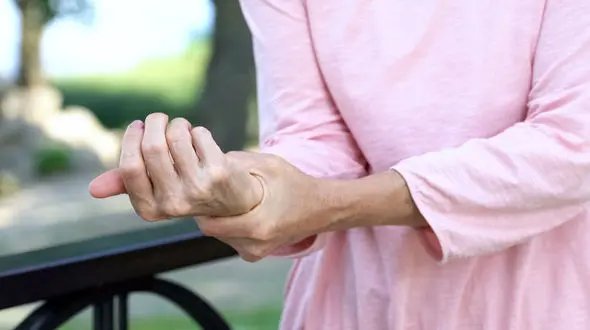 خطر پوکی استخوان در دوران یائسگی + درمان