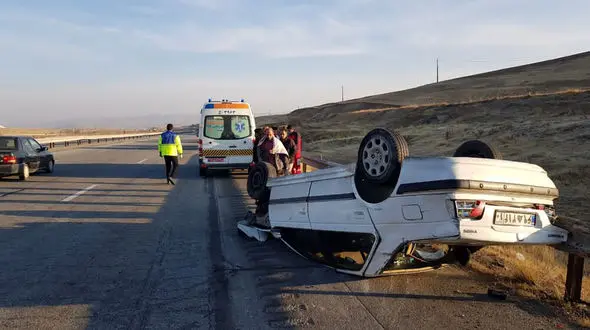 واژگونی پژو در زنجان ۷ نفر را مصدوم کرد 