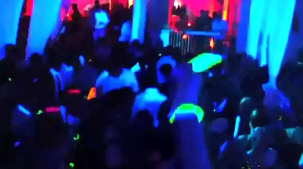 فیلمبرداری از صحنه آزار دو دختر 15ساله در پارتی شبانه/ رد پای خواننده معروف ایتالیایی در پرونده