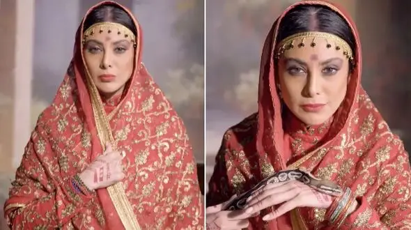 عکس داغ و تازه آزاده صمدی با تیپی بسیار ساده و شیک بعد از جنجال ویدیو رقص هندی! / انگار نه انگار این عکس از 46 سالگی خانم بازیگر است!