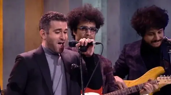 فیلم آوازخوانی باشکوه هوتن شکیبا به اصرار شهاب حسینی / همه  محو خواندنش شدن!