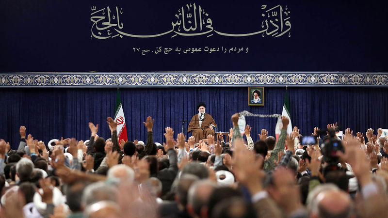 رهبر معظم انقلاب اسلامی حضرت آیت الله خامنه ای امروز( دوشنبه ) 17 اردیبهشت 1403 در دیدار مسئولان و کارگزاران حج و جمعی از زائران بیت الله الحرام