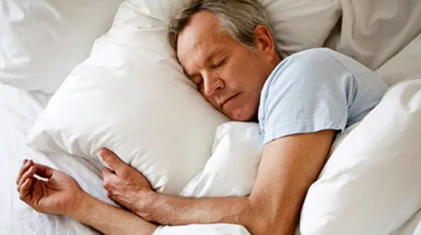 ﻿دفع سموم و تصفیه خون با یک برش پیاز در جوراب!