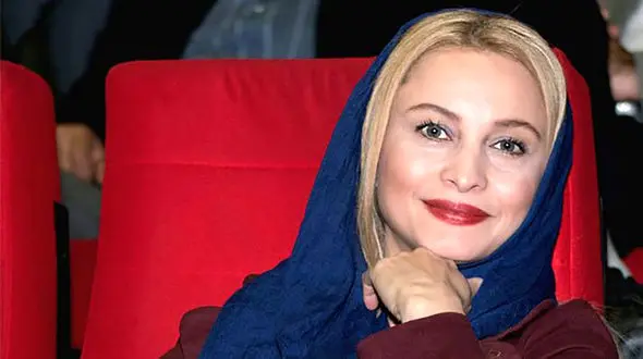 عکس بوسه عاشقانه مریم کاویانی به صورت مرد جذاب ! / خصوصی های خانم بازیگر که منتشر شد !