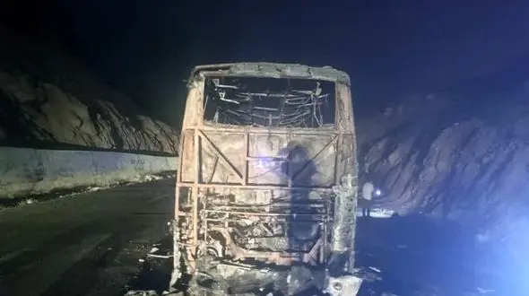 حادثه آتش‌سوزی در اتوبوس مسافربری / نجات جان ۴۴ مسافر اتوبوس در آتش‌سوزی