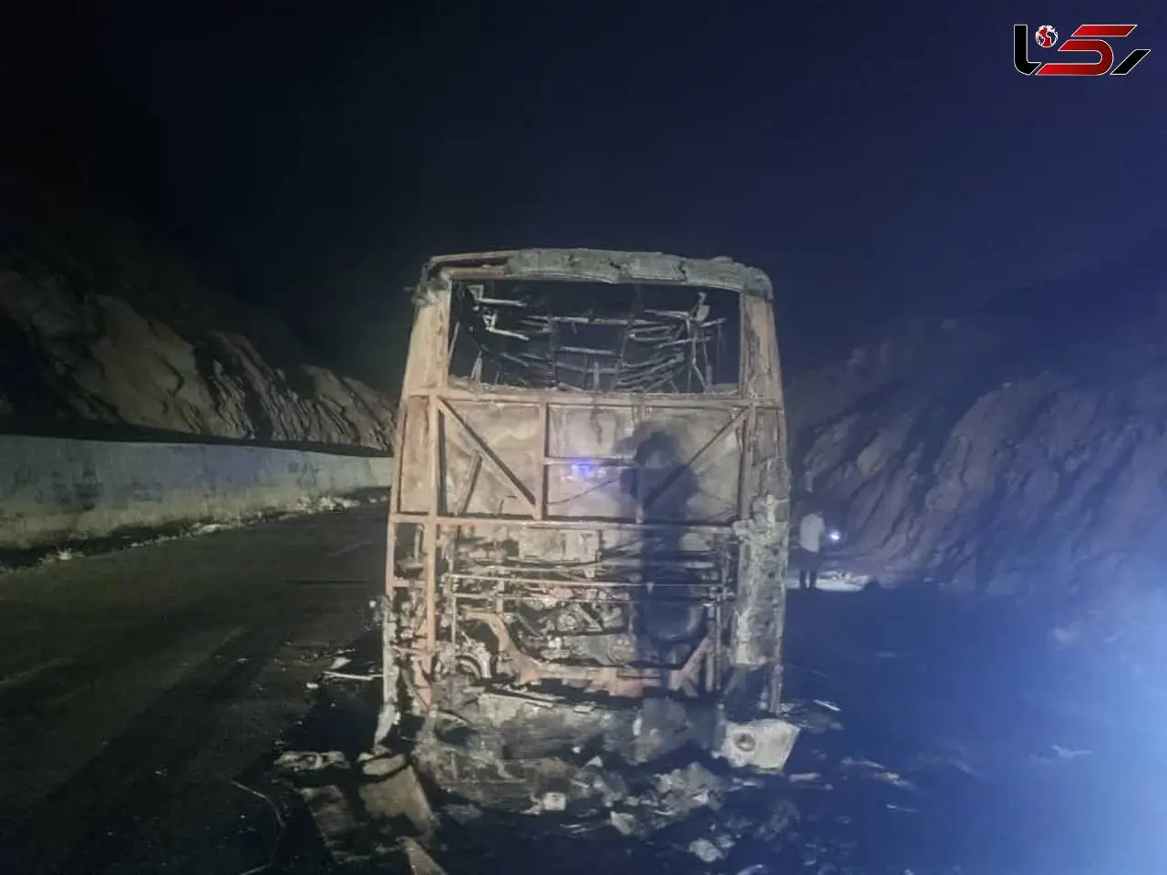 حادثه آتش‌سوزی در اتوبوس مسافربری / نجات جان ۴۴ مسافر اتوبوس در آتش‌سوزی