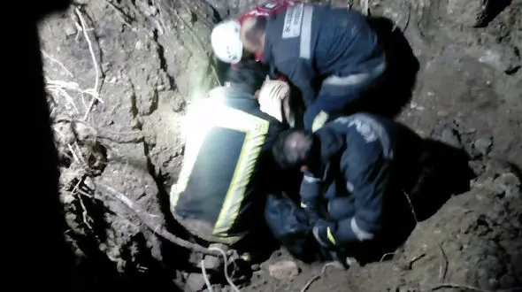 فوری /  نخستین جسد گرفتار زیر آوار برج گلشهر کرج بیرون کشیده شد +عکس