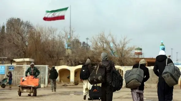 نخعی: جامعه بین المللی برای پناه دادن به افغانستانی ها به ایران کمک کند/ آوارگان افغانستانی را در کمپ های مرزی نگه داریم