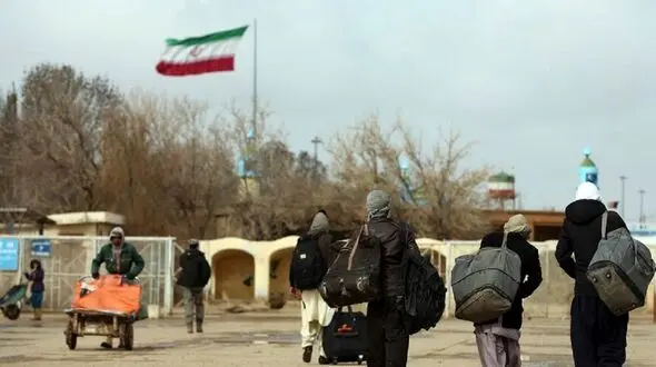 نخعی: جامعه بین المللی برای پناه دادن به افغانستانی ها به ایران کمک کند/ آوارگان افغانستانی را در کمپ های مرزی نگه داریم