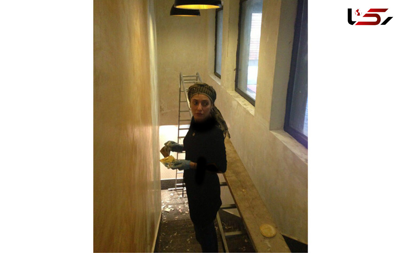 تصویر لو رفته از بازیگر زن مشهور ایرانی در حال بنایی ساختمان +عکس