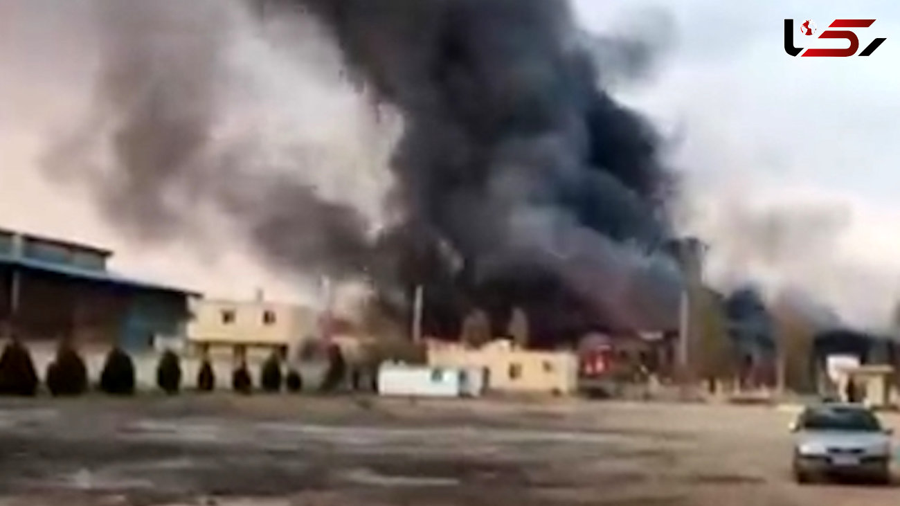 آتش سوزی بزرگ یک واحد تولیدی در تاکستان  + فیلم 