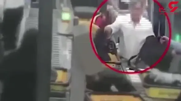 سرقت عجیب هنگام بازرسی بدنی مسافران در  فرودگاه + فیلم