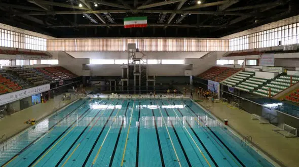 قسمتی از سقف استخر آزادی فرو ریخت