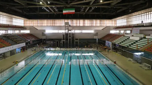 قسمتی از سقف استخر آزادی فرو ریخت