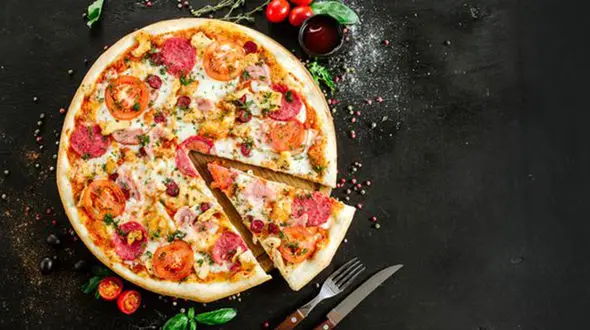 طرز تهیه پیتزای خانگی با خمیر دست ساز نرم و ترد