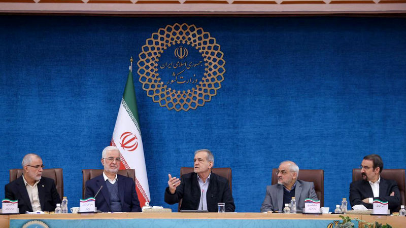  اسکندر مومنی وزیر کشور، امروز( شنبه ۱۱ اسفند ۱۴۰۳ ) در پنجمین نشست استانداران سراسر کشور در دولت چهاردهم که با حضور مسعود پزشکیان رئیس جمهور و هیات همراه در وزارت کشور برگزار شد