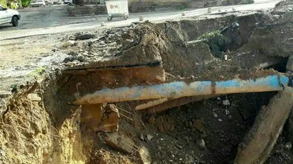  دیواره ساحلی پلدختر تخریب شد؛ سیلاب بخشی از شهر را تهدید می‌کند+تصویر 