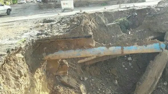  دیواره ساحلی پلدختر تخریب شد؛ سیلاب بخشی از شهر را تهدید می‌کند+تصویر 