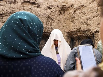 نگاهی به مراسم تندرستون در کرمان؛ عکس‌ های خاص و دیدنی + عکس