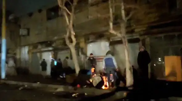 این نقطه تهران زنان شب روی کارتن می خوابند و مردان کنار جوی آب / اینجا شوش است به وقت زمستان 1401 + فیلم