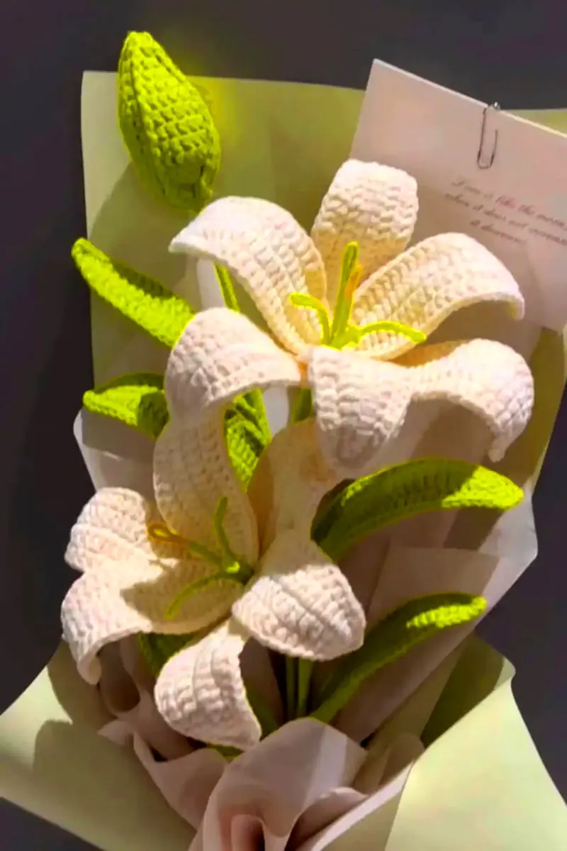 دسته گل تزئینی بافتنی